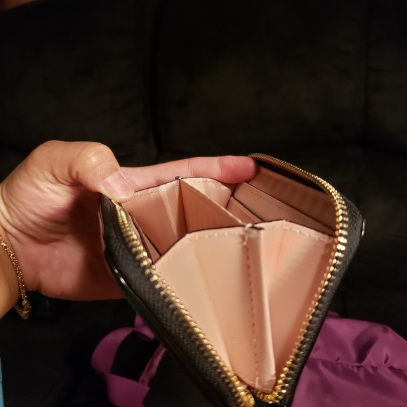 3 items - Picture 6 of 10